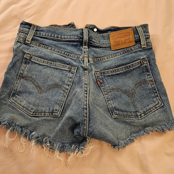 LEVIS 501 SHORTS‎ BUTTON FLY- SIZE 26 - Picture 3 of 4
